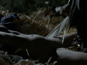 Эстер Чепаи голая – Монстр из Мартфу (2016) #9