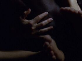 Дирдри Лавджой секси – Прослушка s03e12 (2005) #4