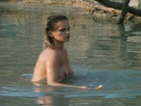 Катажина Фигура голая – Поезд в Голливуд (1987) #4