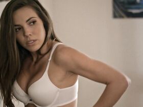 Кортни Би Турк секси – Хищные воды (2018) #6