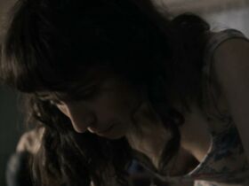 Тамара Кайпер секси – Мама (2017) #6