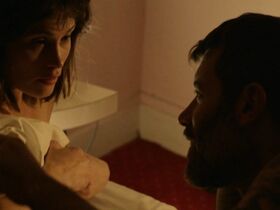 Джемма Артертон секси – Побег (2017) #5