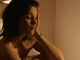 Джемма Артертон секси – Побег (2017) #6