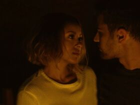 Кэт Грэм голая – Как это заканчивается (2018) #2