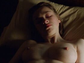 Лара Белмонт голая – Зона военных действий (1999) #6