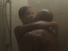 Санаа Лэтэн голая – Счастье в волосах (2018) #9