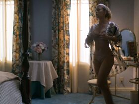 Бетти Гилпин секси – Блеск s02e04 (2018) #2