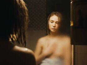 Зофя Вихлач голая – Болото s01e02 (2018) #2