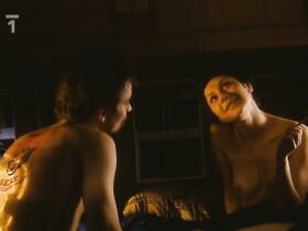 Марта Иссова голая – Dobrá čtvrť s01e01 (2005) #6