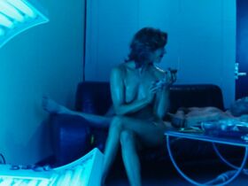 Реджина Гайгалас голая – Расплавленное тело (1993) #2