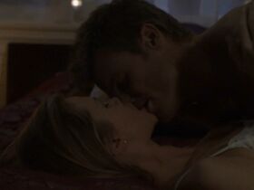 Джози Дэвис секси – Обольщение ложью (2010) #6