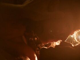 Энн Шефер секси – Доктор с побочными эффектами (2017)