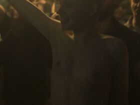 Малгожата Гороль голая – Лицо (2018) #9