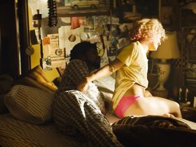 Тесса Томпсон секси – Простите за беспокойство (2018) #3