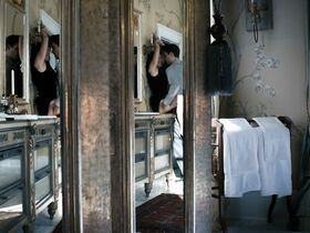 Мими Роджерс секси – Государственное дело (2018) #4