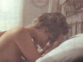 Грета Скакки голая – Жара и пыль (1983) #2