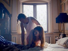 Холлидей Грейнджер голая – Патрик Мелроуз s01e02 (2018) #4