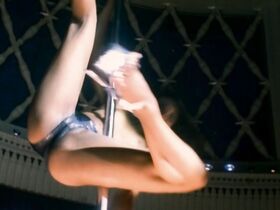 Сара Мартинш голая – Ночной Пигаль s01 (2009) #10