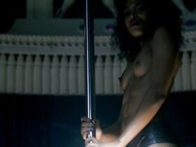 Сара Мартинш голая – Ночной Пигаль s01 (2009) #11