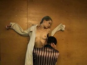 Анна Банасик голая – Стеклянные губы (2007) #4