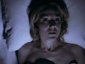 Сьюзи Фрэнсис Гартон голая – Призраки в Ректоре (2015) #4