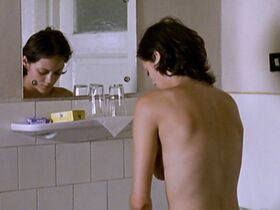 Марион Котийяр голая – A Woman in Danger (2001) #5