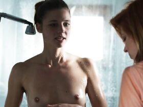 Свенья Юнг голая – Зара: тяжёлые времена s01e06 (2017) #4