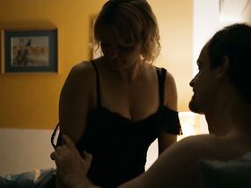 Йёрдис Трибель секси – Вайссензее. Берлинская история s04e04 (2018) #2