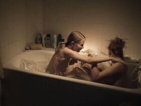 Ленка Юроскова голая – Граффити (2007) #7