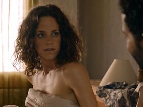 Аня Кнауэр секси – The Island Doctor s01e01 (2018)