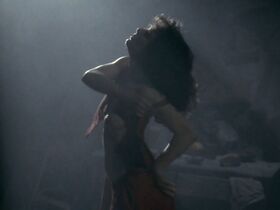 Моника Гуэрриторе голая – Волчица (1996) #1