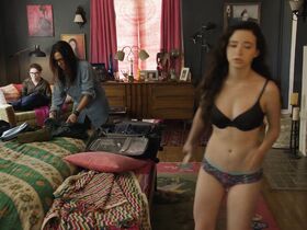 Майки Мэдисон секси – Все к лучшему s02e03 (2017) #2