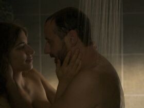 Манон Азем секси – Богомол s01e01 (2017)