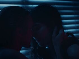 Тесс Грэнфилд голая – Хала (2016) #2