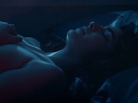 Тесс Грэнфилд голая – Хала (2016) #5