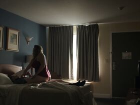 Мередит Холцман голая – Грешница s01e06 (2017)