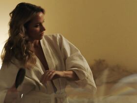 Шантель ВанСантен секси – Стрелок s02e01 (2017) #6