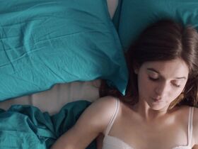 Мари Петьё голая – Y (2016) #1