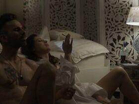 Магдалена Ружчка секси – Город сокровищ s01e06 (2017) #2