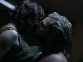 Майя Шёне голая – Neu in unserer Familie — Zwei Eltern zu viel (2016) #2