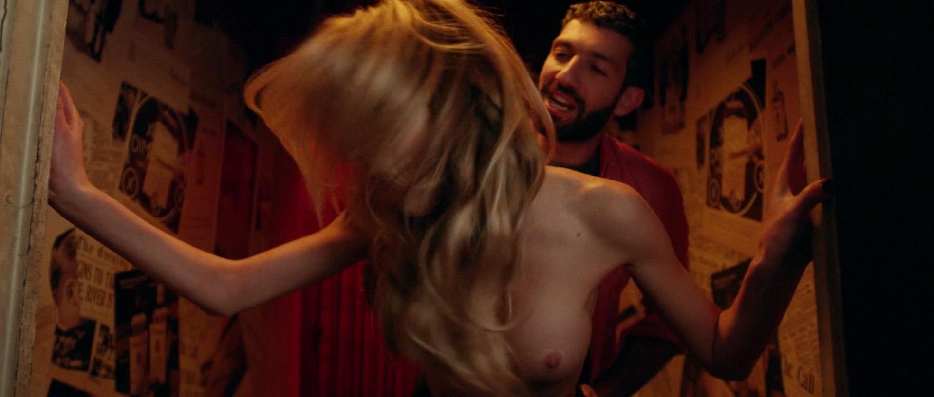 Порно әйелі мен күйеуі рөлдерін ауыстырады