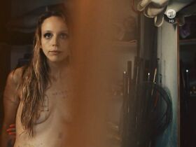 Петра Шмидт-Шаллер голая – Eine gute Mutter (2017) #5