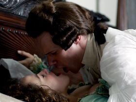 Джессика Браун-Финдли секси – Куртизанки s01e01 (2017) #5