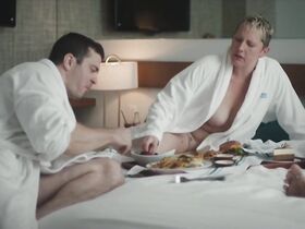 Натали Джой Джонсон голая – Кайф с доставкой s02e01 (2018) #10