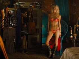 Поппи Делевинь секси – Kingsman: Золотое кольцо (2017) #3