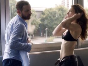 Наташа Линдинжер голая – Сэм s02e01 (2018) #6