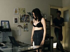 Йелла Хаазе голая – Жизнь после (2017) #2