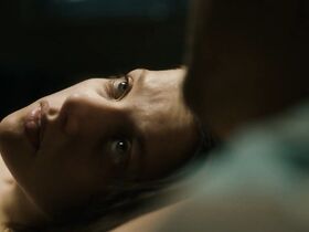 Йелла Хаазе голая – Жизнь после (2017) #5