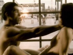 Изабель Штоффель голая – Почему мы не занимаемся этим на дороге? (2000) #6