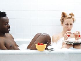 Джиллиан Зинсер секси – End of Babes (2016)